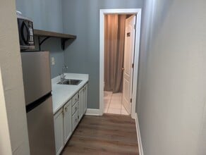 4042 Desoto St, Mandeville, LA à louer Photo intérieure- Image 2 de 5