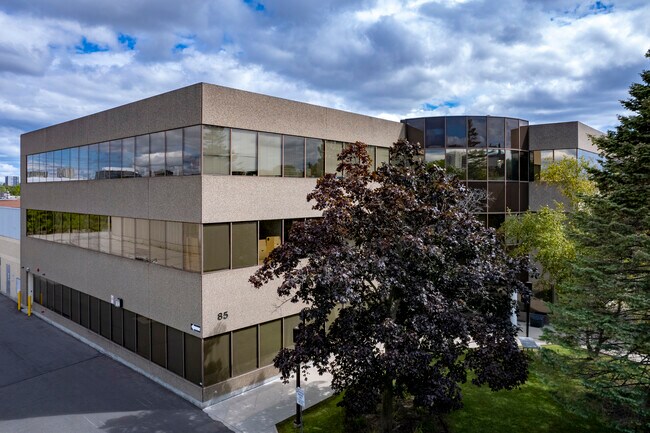 Plus de détails pour 85 Scarsdale Rd, Toronto, ON - Industriel à louer