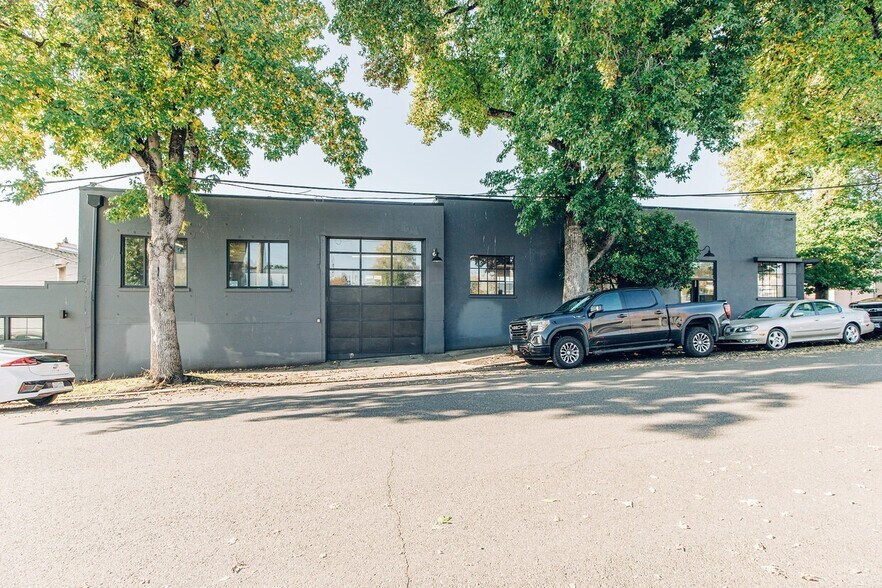 840 SE Washington St, Portland, OR à vendre - Photo du bâtiment - Image 2 de 16