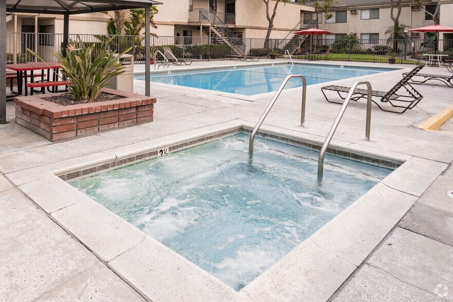 2841 E Lincoln Ave, Anaheim, CA for sale - Building Photo - Image 2 of 16