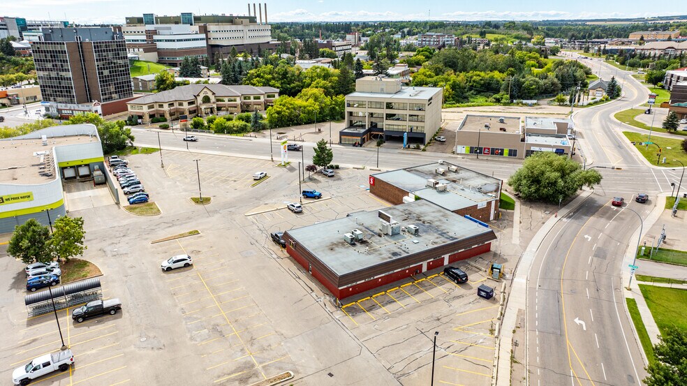 4419 50 Ave, Red Deer, AB à louer - Photo du bâtiment - Image 2 de 25