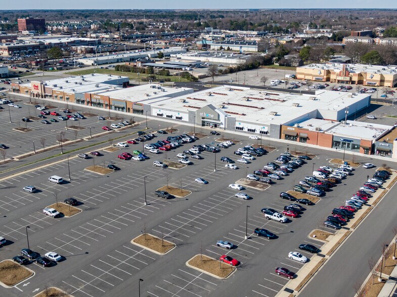 1056-1088 W Mercury Blvd, Hampton, VA à louer - Photo du bâtiment - Image 3 de 7