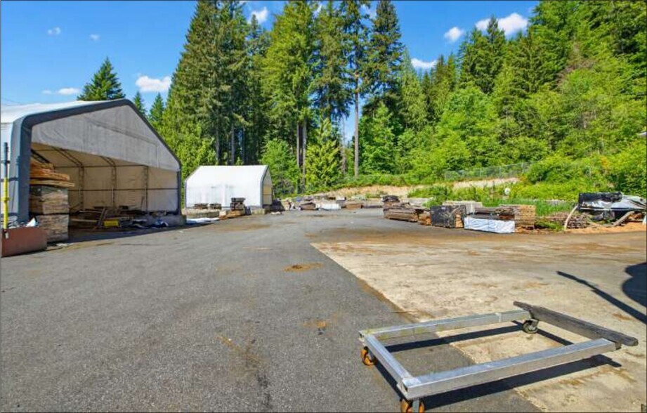 13176 Lilley Dr, Maple Ridge, BC à vendre - Photo du bâtiment - Image 2 de 10