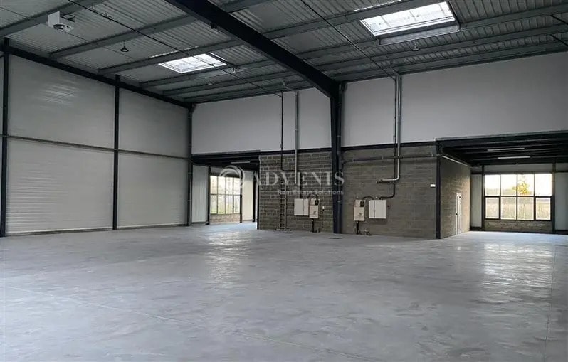 Flex in Saint-Pierre-du-Perray for lease Building Photo- Image 1 of 8