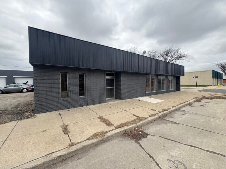2189 Eureka Rd, Wyandotte, MI à louer - Photo du bâtiment - Image 2 de 9