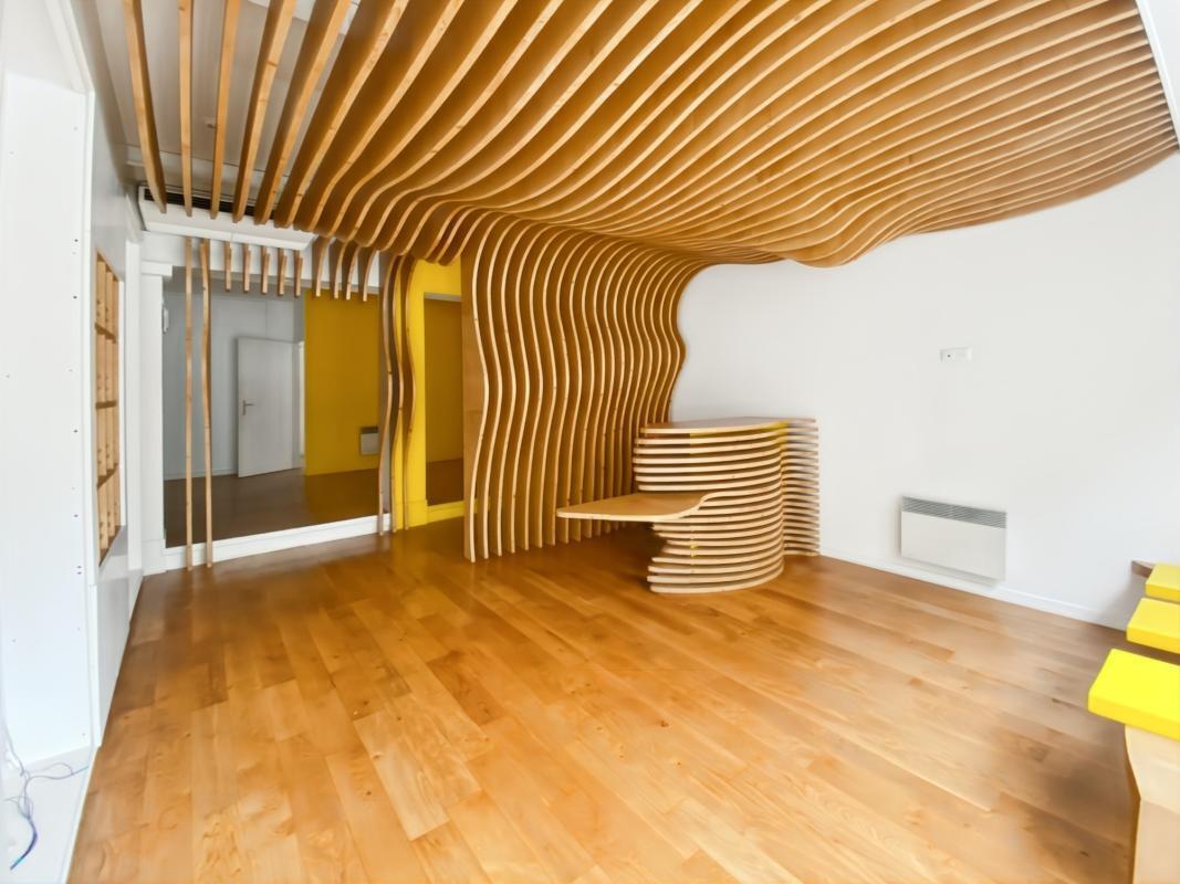 Rue De Saint-Pétersbourg, Paris for lease Interior Photo- Image 1 of 8