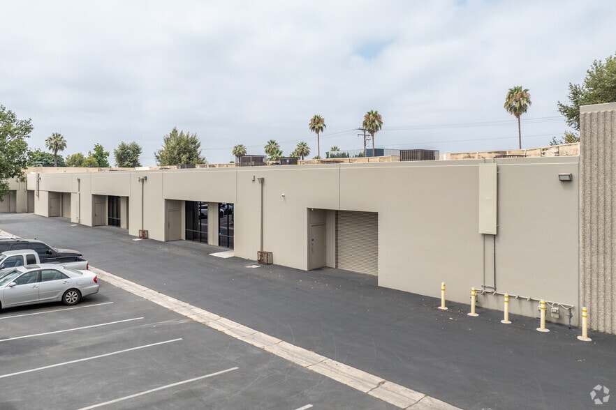 1485 Spruce St, Riverside, CA for lease - Building Photo - Image 3 of 9