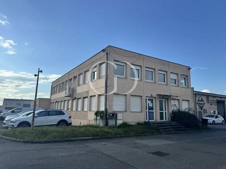 6 Avenue Docteur Schweitzer, Meyzieu à vendre - Photo du bâtiment - Image 1 de 15