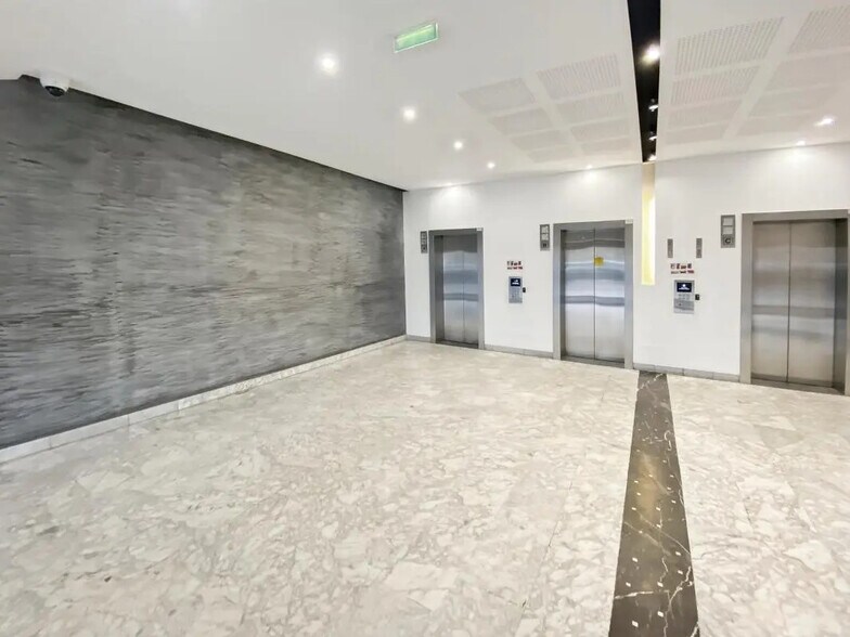 Bureau dans Asnières-sur-Seine à vendre - Photo du bâtiment - Image 2 de 7