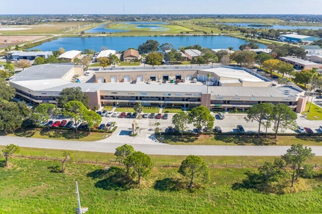 Plus de détails pour 361-407 Interstate Blvd, Lakewood Ranch, FL - Bureau, Local d'activités à louer