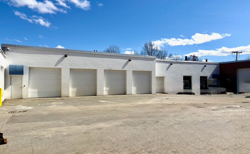 160-162 Cross St, Winchester, MA for lease - Building Photo - Image 3 of 11