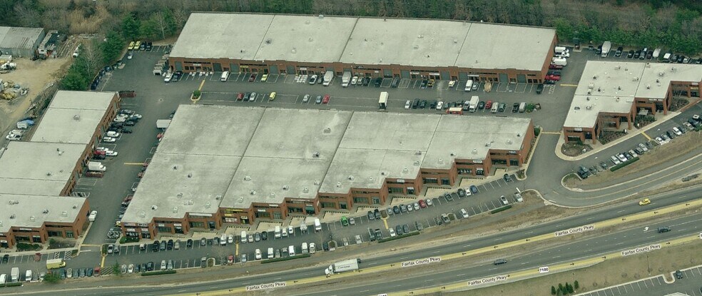 8241 Backlick Rd, Lorton, VA à louer - Photo du bâtiment - Image 2 de 7