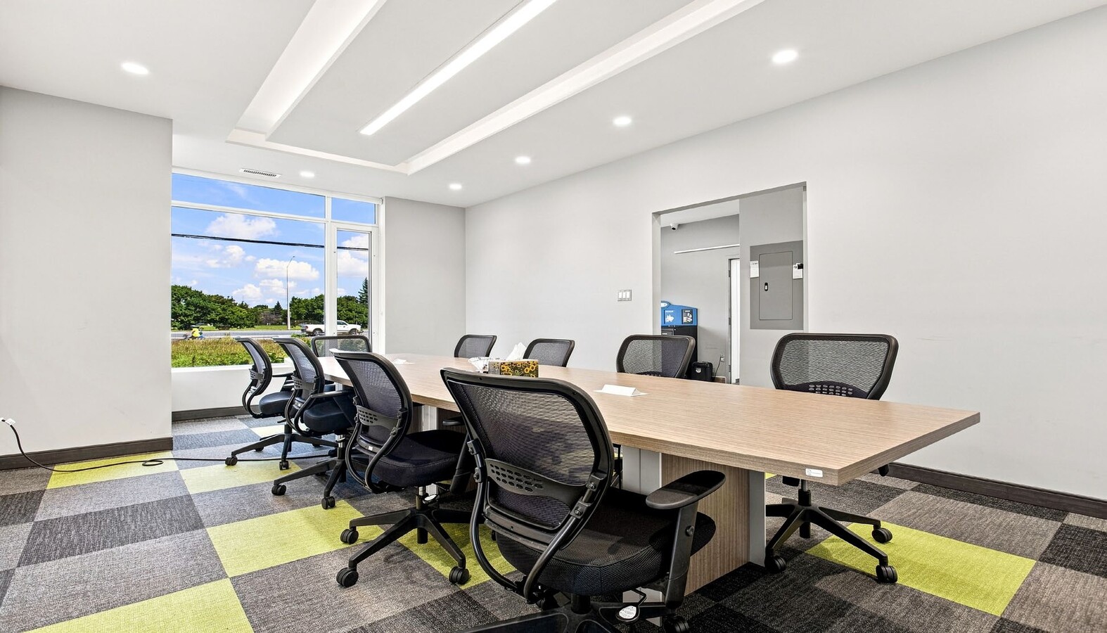 2500 St. Laurent Blvd, Ottawa, ON K1H 1B1 - Unit 101 - - Interior Photo - Image 1 of 5