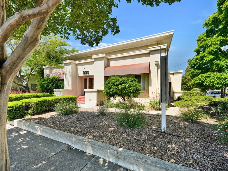 825 College Ave, Santa Rosa, CA à louer - Photo du bâtiment - Image 3 de 38