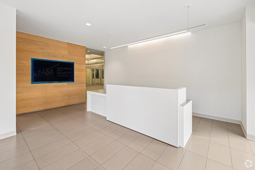 2220 N University Dr, Newport Beach, CA à louer - Photo intérieure - Image 3 de 24