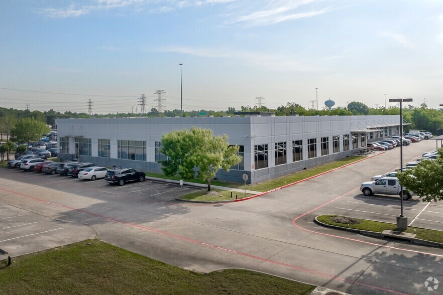 1717 N Sam Houston Pky W, Houston, TX à louer - Photo du bâtiment - Image 2 de 4