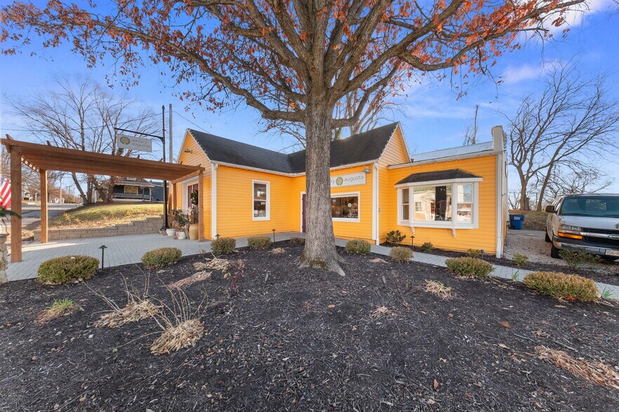 5558 Walnut St, Augusta, MO à vendre - Photo du bâtiment - Image 2 de 27