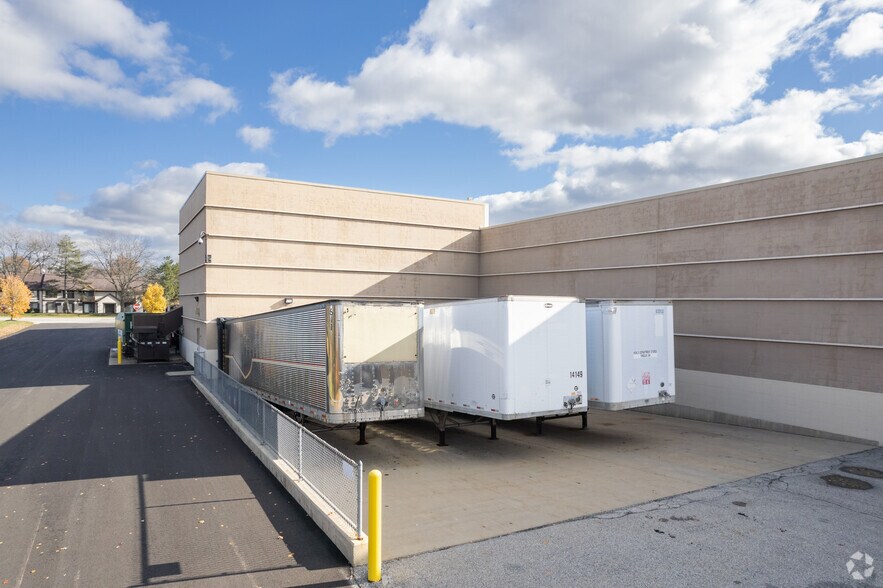 1220 S Holland Sylvania Dr, Holland, OH à louer - Photo du bâtiment - Image 2 de 5