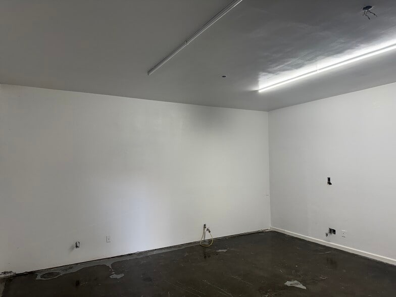 9830 San Fernando Rd, Pacoima, CA for lease - Building Photo - Image 3 of 9