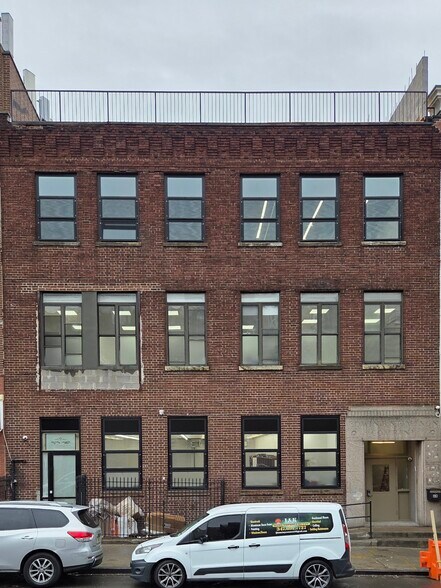 68 Franklin Ave, Brooklyn, NY à louer - Photo du bâtiment - Image 2 de 12