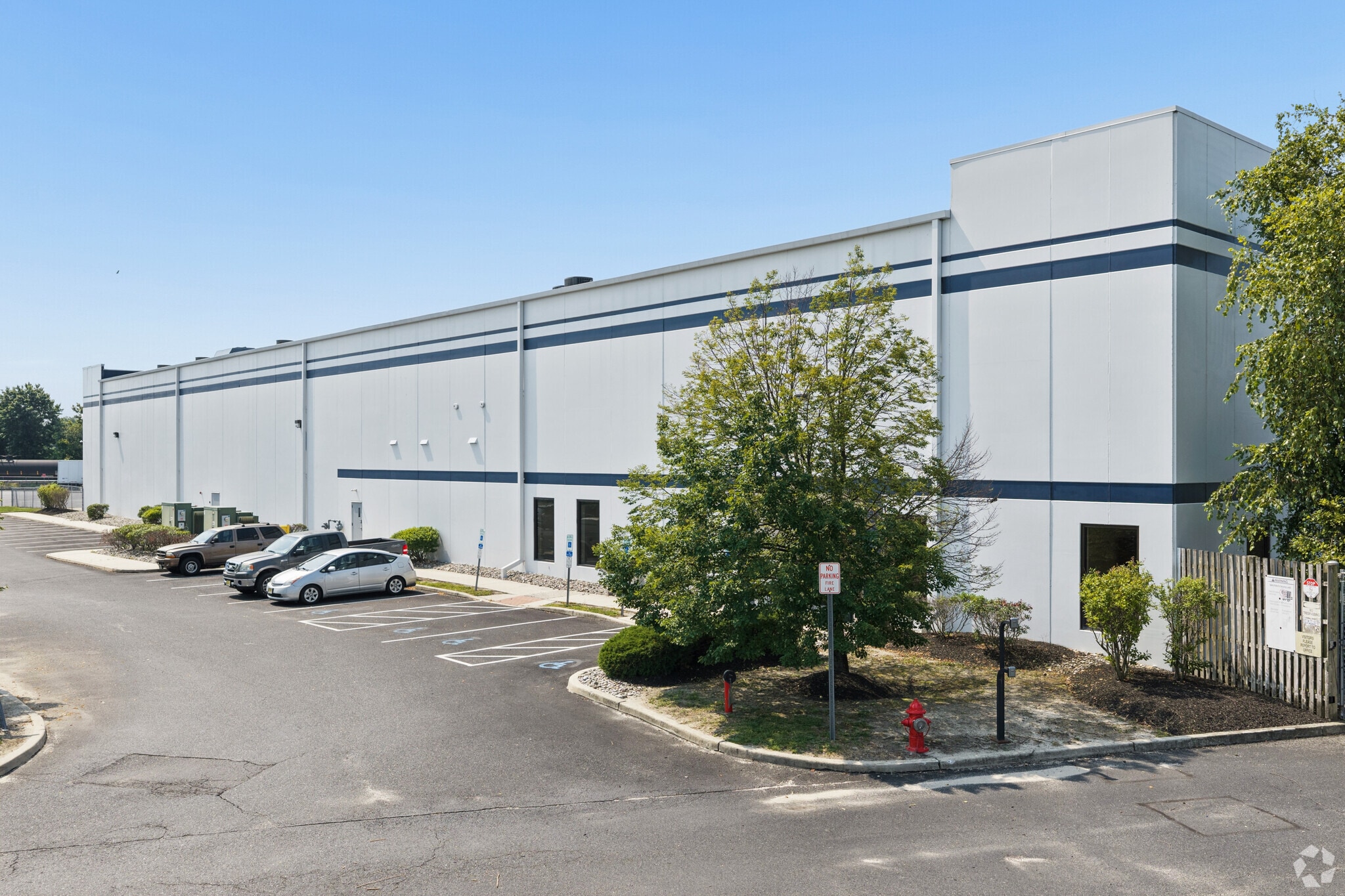 300 Progress Ct, Logan Township, NJ for lease Building Photo- Image 1 of 16