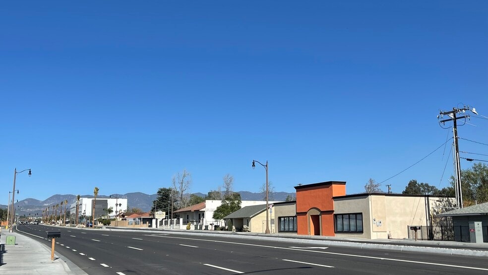 7893 Sierra Ave, Fontana, CA à louer - Photo du bâtiment - Image 2 de 5