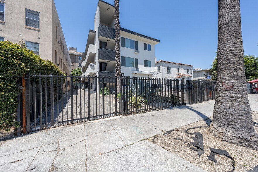 845 S Kenmore Ave, Los Angeles, CA à vendre - Photo du bâtiment - Image 3 de 12