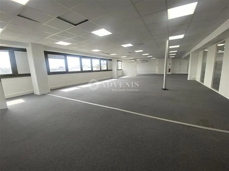 Office in Ivry-sur-Seine for lease Interior Photo- Image 1 of 13