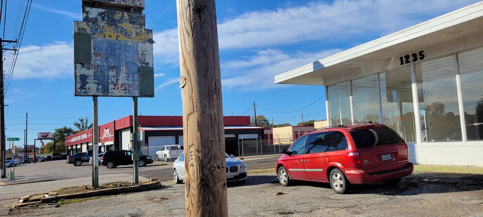 1235 W Marshall Ave, Longview, TX for sale - Building Photo - Image 3 of 12