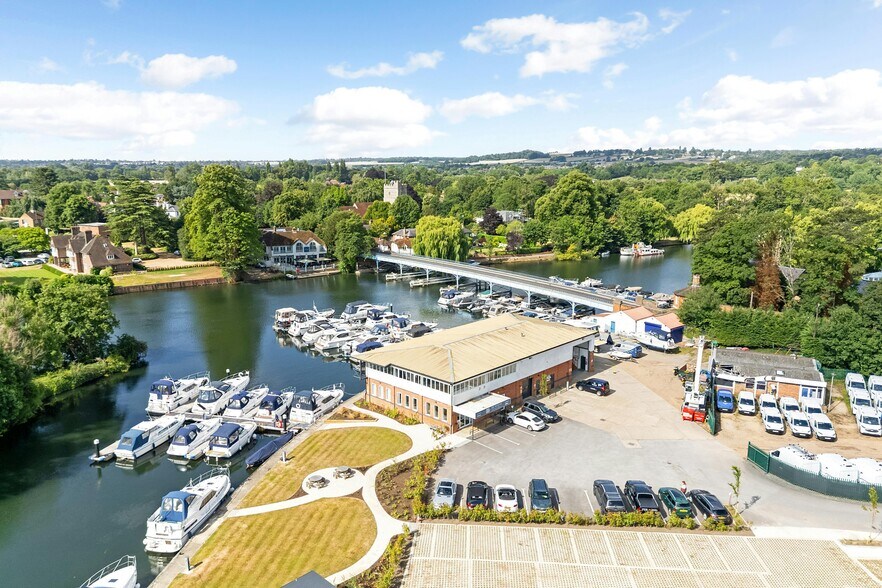 Ferry Ln, Bourne End à louer - Photo du bâtiment - Image 1 de 20