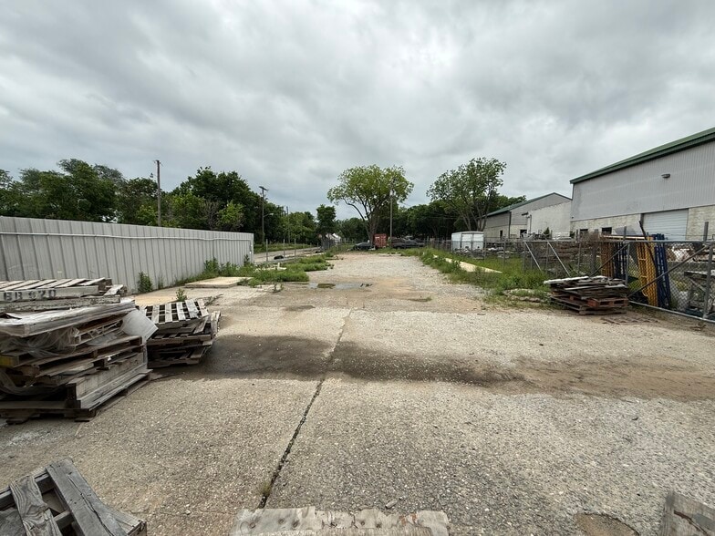 205 Wilcox St, McKinney, TX for lease - Building Photo - Image 3 of 7