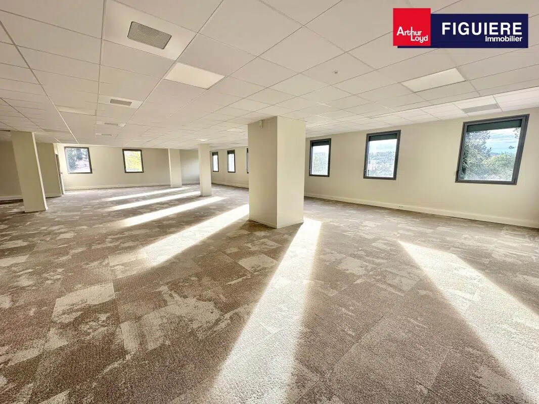 560 Avenue Du Club Hippique, Aix-en-Provence à louer Photo du bâtiment- Image 1 de 4