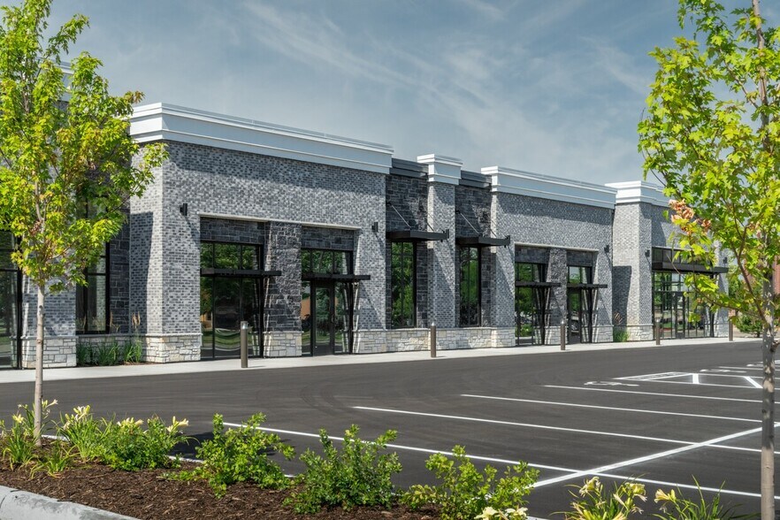 136th Avenue North, Rogers, MN à louer - Photo du bâtiment - Image 3 de 7