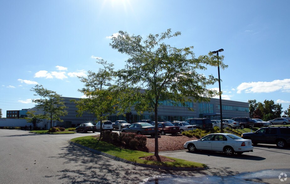 17 Presidential Way, Woburn, MA à louer - Photo du bâtiment - Image 2 de 3