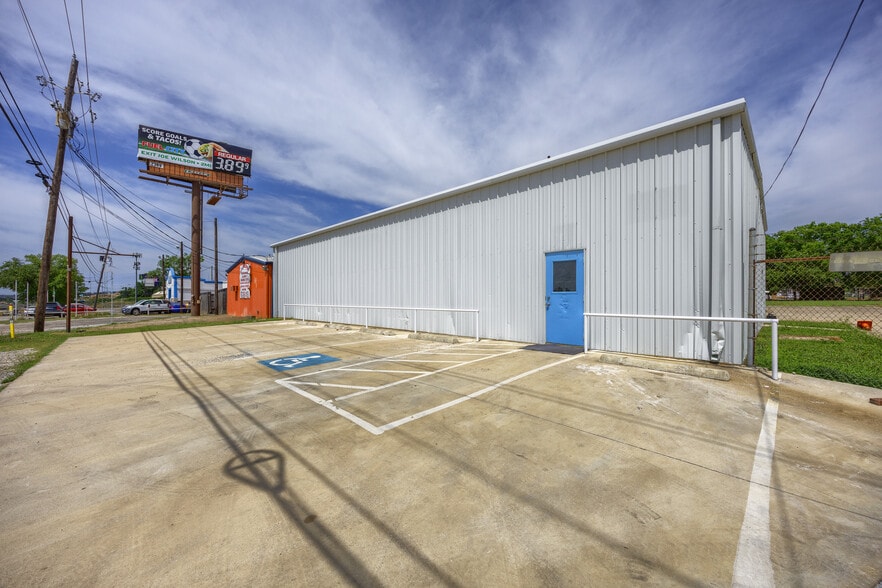 617 G Alexander fwy, Duncanville, TX for lease - Primary Photo - Image 1 of 24