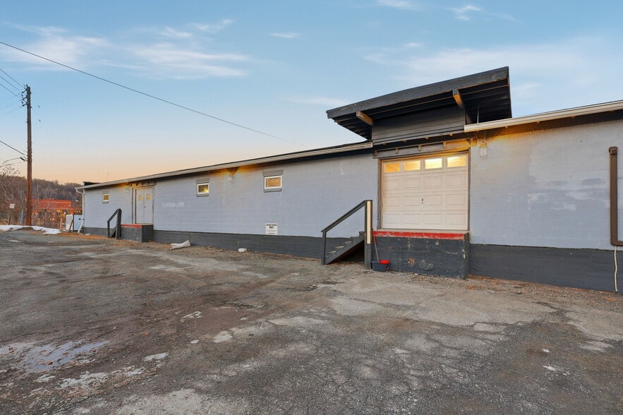 2 Chapel St, Honesdale, PA for lease - Building Photo - Image 3 of 33