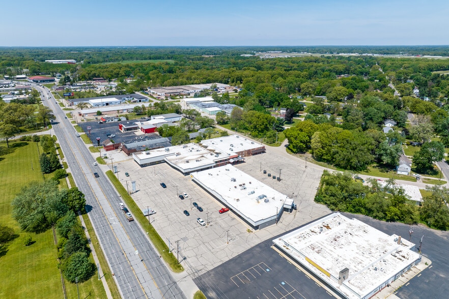 1100-1128 Bristol St, Elkhart, IN for sale - Building Photo - Image 3 of 22
