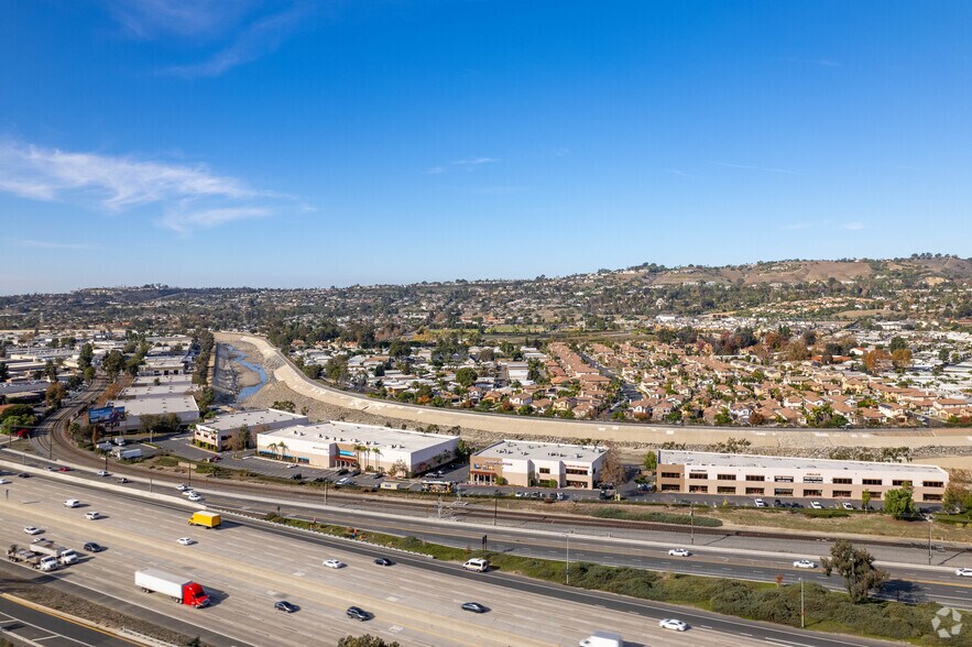 32421-32423 Calle Perfecto, San Juan Capistrano, CA à louer - Aérien - Image 2 de 26