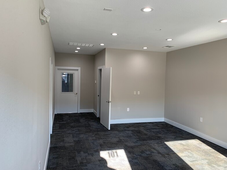 1922 Choate Pky, Celina, TX for lease - Interior Photo - Image 2 of 29