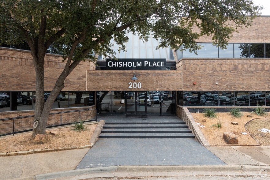 200 Chisholm Pl, Plano, TX for lease - Building Photo - Image 1 of 19