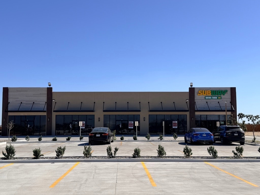 2820 N International Blvd, Weslaco, TX for lease Interior Photo- Image 1 of 15