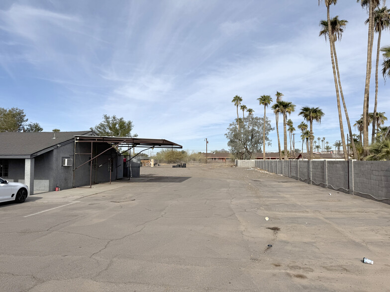 2850 E Van Buren St, Phoenix, AZ for lease - Building Photo - Image 3 of 8