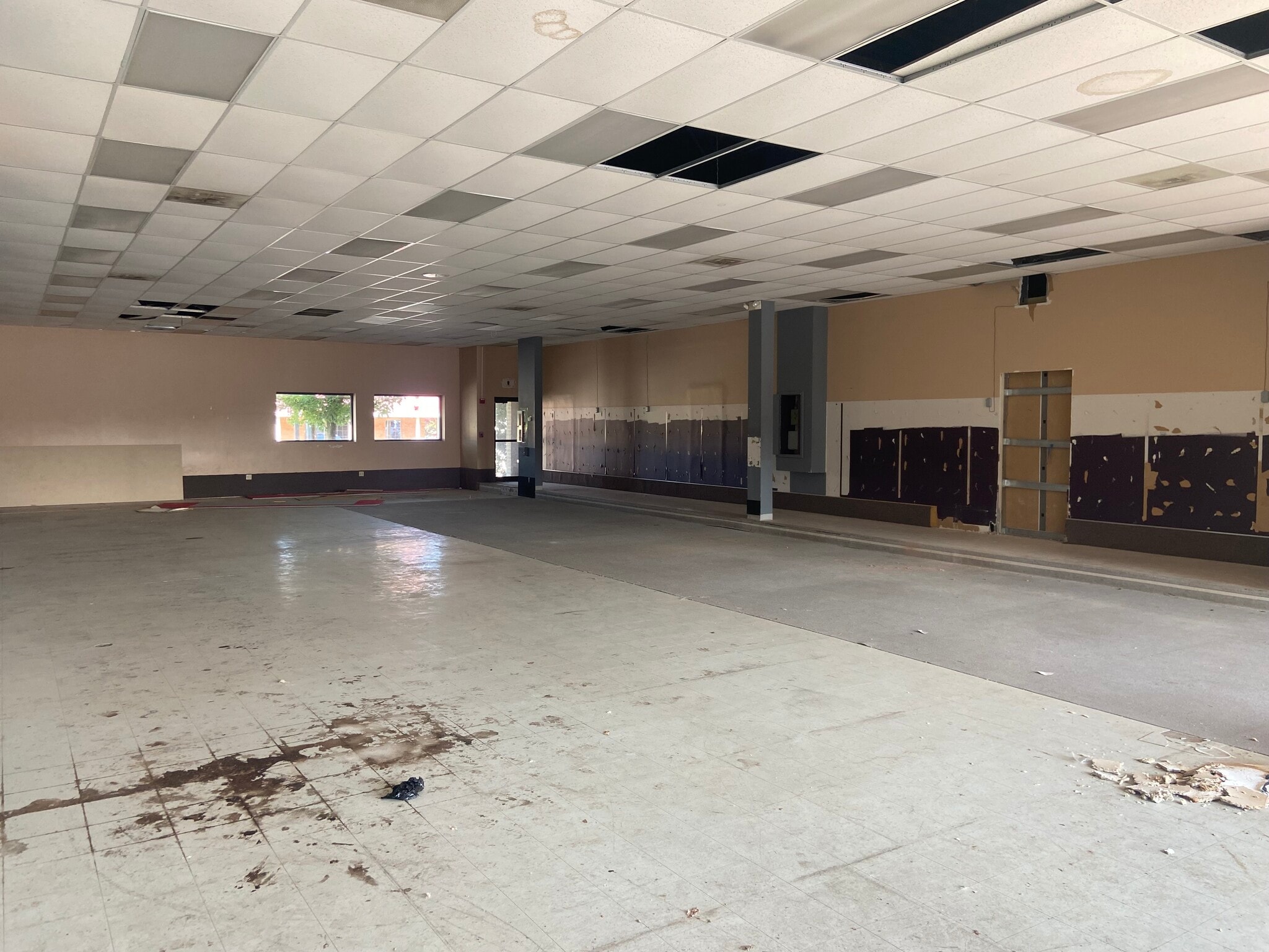 9201-9216 Mentor Ave, Mentor, OH à louer Photo intérieure- Image 1 de 2