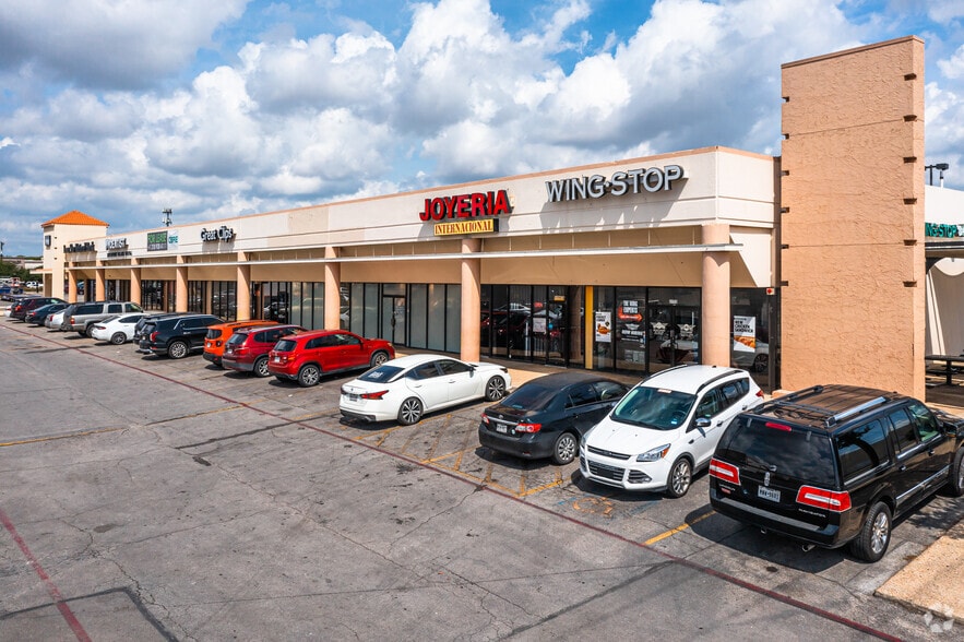 6962-6998 S Zarzamora St, San Antonio, TX à louer - Photo du bâtiment - Image 3 de 11