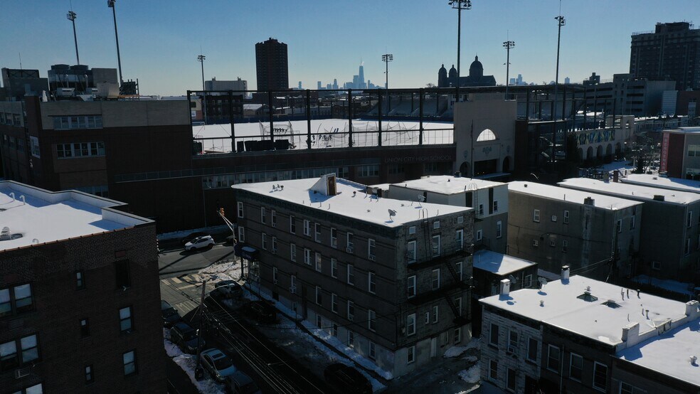 2531 Kennedy Blvd, North Bergen, NJ à vendre - Photo du bâtiment - Image 3 de 6