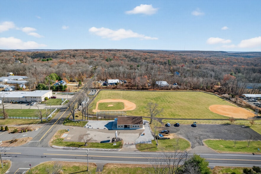 742 Amity Rd, Bethany, CT for sale - Building Photo - Image 2 of 30