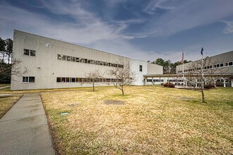 19 Thompson Dr, Essex, VT à louer Photo du bâtiment- Image 1 de 14
