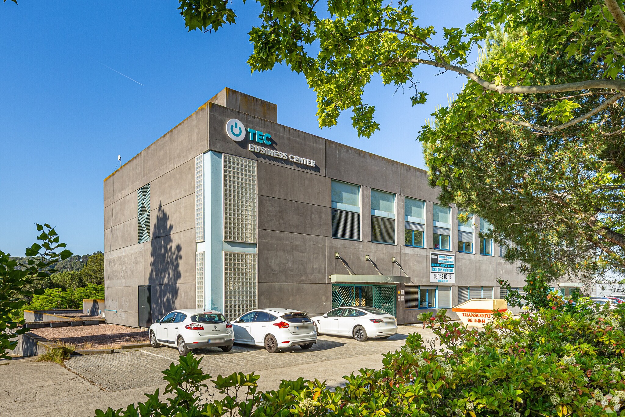 Local d'activités dans Cerdanyola del Vallès, Barcelona à vendre Photo principale- Image 1 de 6