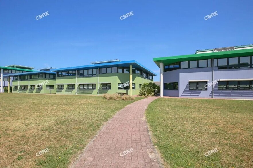 Bureau dans Canéjan à louer - Photo du bâtiment - Image 3 de 12