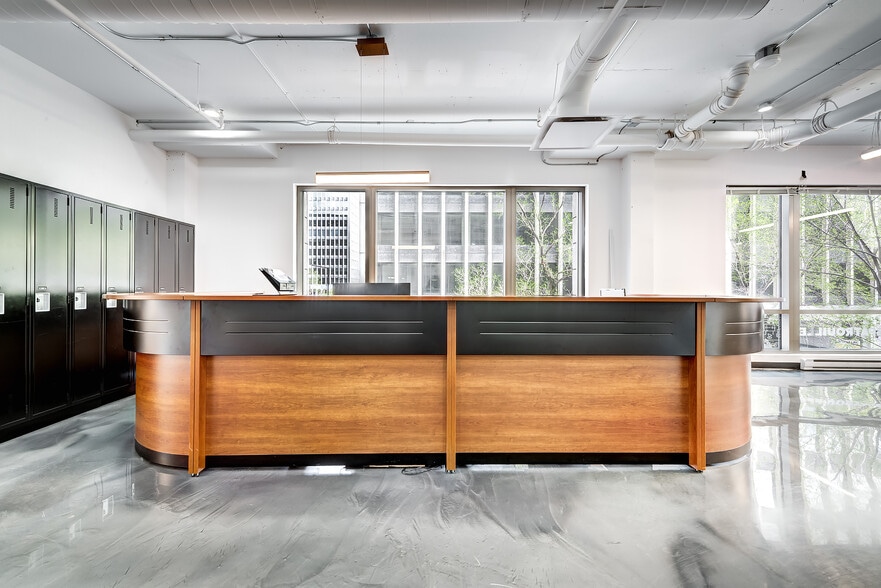 1200 Boul De Maisonneuve O, Montréal, QC for lease - Interior Photo - Image 3 of 9